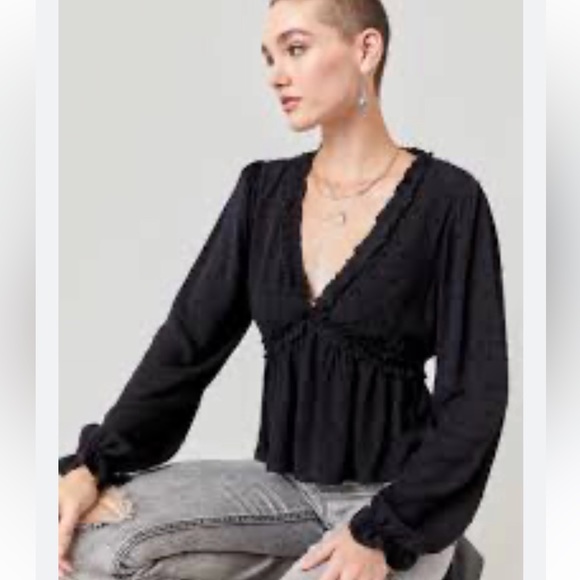 (18)New🌷Spring Arrival Francesca’s CYN Clip Dot Black Blouse - Picture 3 of 5